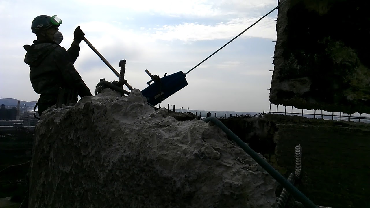 Демонтаж ж/б трубы ММК - YouTube