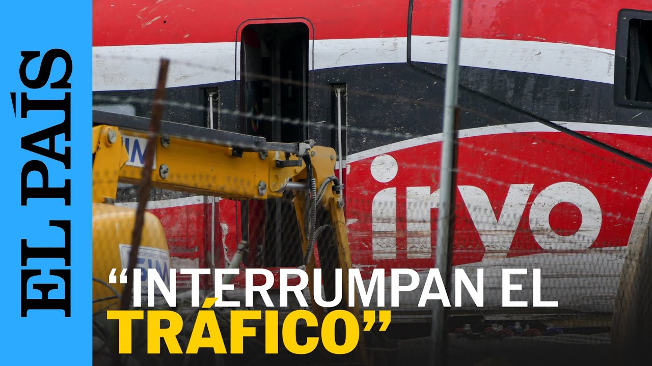 Las llamadas del maquinista del Iryo al centro de mando: "Interrumpan el tráfico" | EL PAÍS