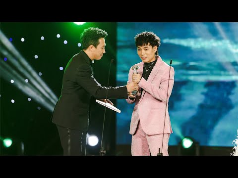 TRÚC NHÂN 3 lần lên sân khấu nhận giải LÀN SÓNG XANH