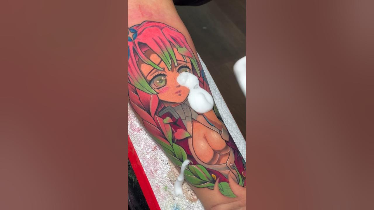 Demon Slayer: Tatuagem de Kanroji Mitsuri exala amor