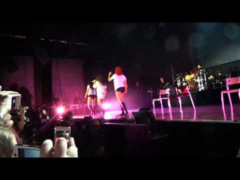 selena-gomez-(stars-dance-tour)---#8-birthday-#9-birthday-cake---milano-(italy)-16/09/2013