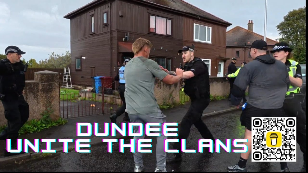 Dundee Crowd Gathers For Unite the Right.