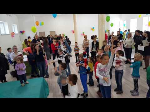 На празднике открытия школы СМАРТ на Тополе