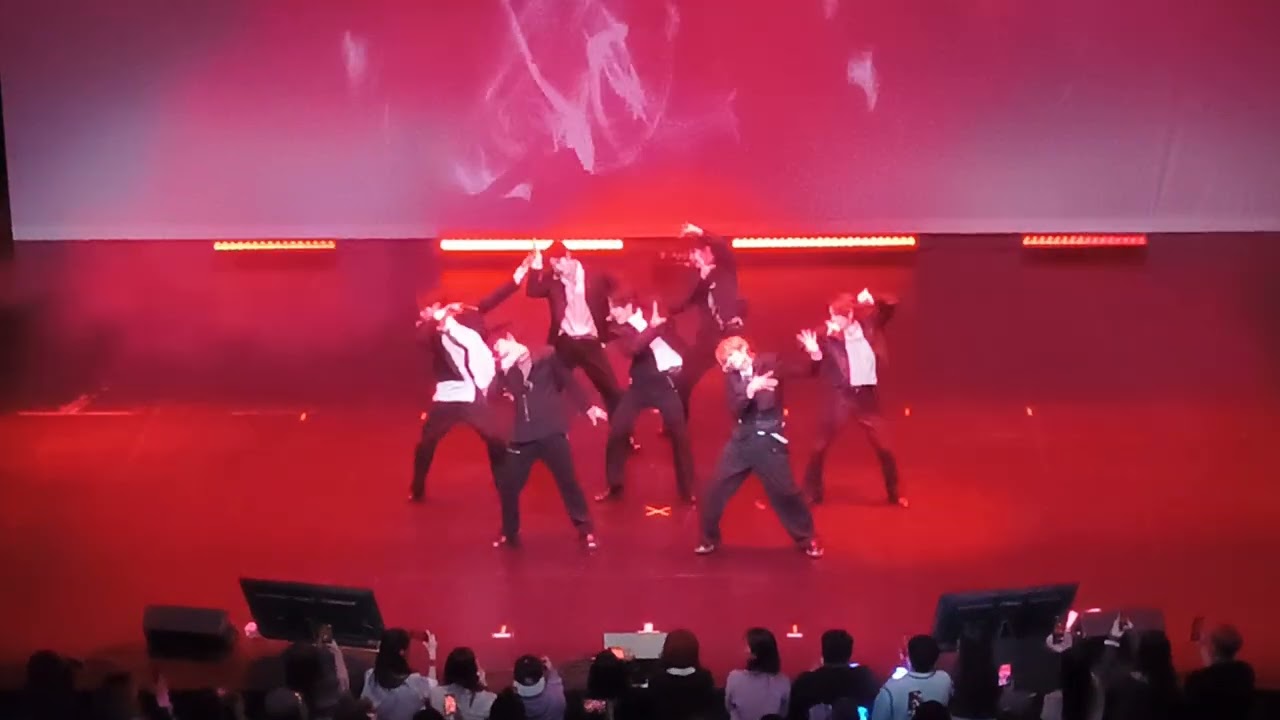 CLOSE YOUR EYES - Pose [Live] | 1ST TOUR IN CANADA [BEYOND YOUR