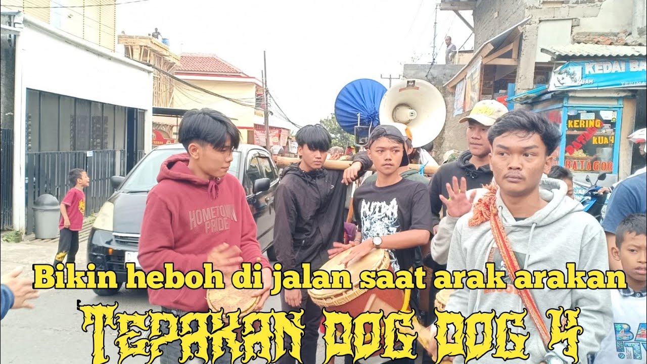 4 Pemuda bikin suasana makin asik || Arak arakan seni reak putra tumaritis pandawa