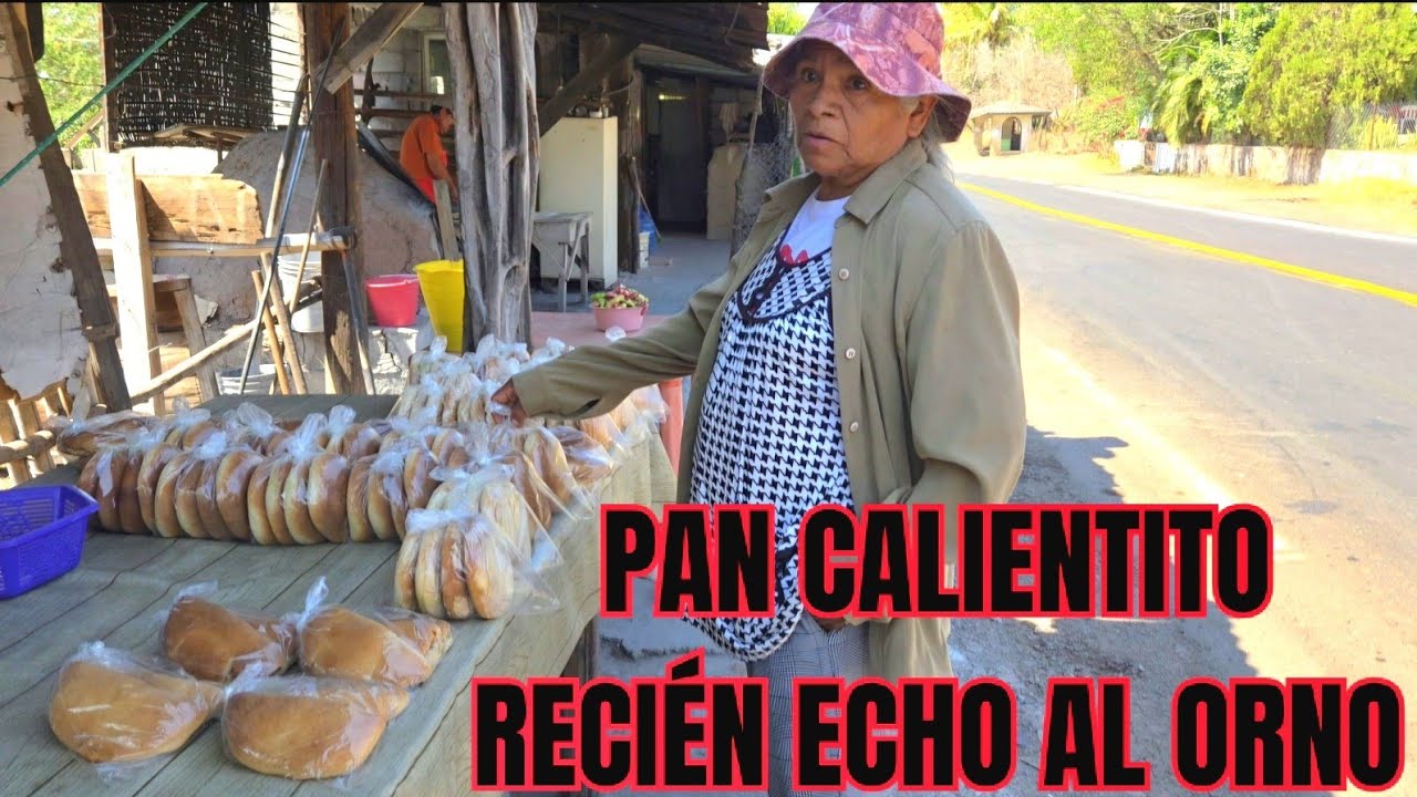 QUE SABROSO PAN CALIENTE HACEN AQUI EN ESTE PUEBLO MIREN AMIGOS 