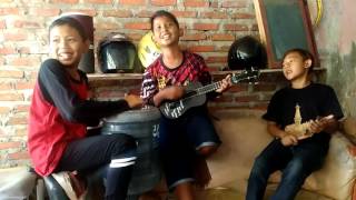 Download lagu Arek ilang Arek ilang