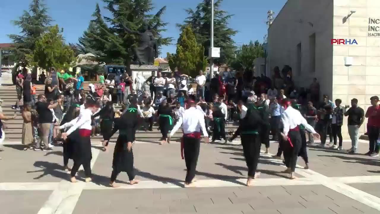 Hacı Bektaş Veli Dergahı önünde semah dönülüyor