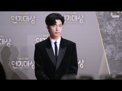 홍경 Hong Kyung 직캠 fancam: SBS 연기대상 레드카펫 포토월: 231229:  드라마 악귀,  Drama Revenant