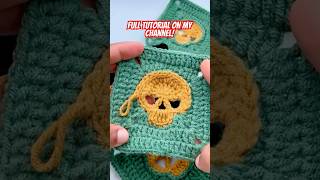 Tutorial here! 👆Skull granny square pattern is now on my channel!