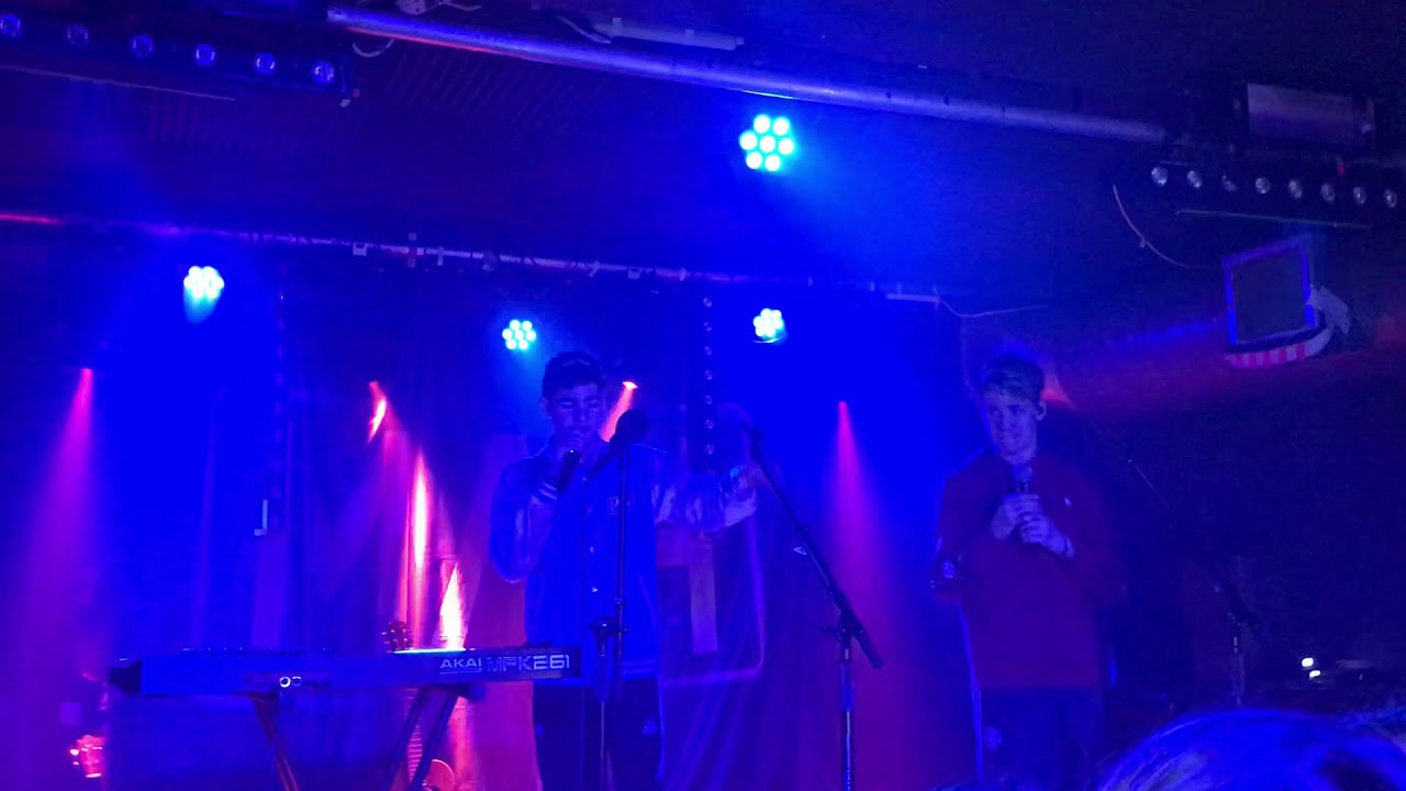 Edinburgh max and Harvey show , Harvey and his Scottish accent\singing with a Scottish accent