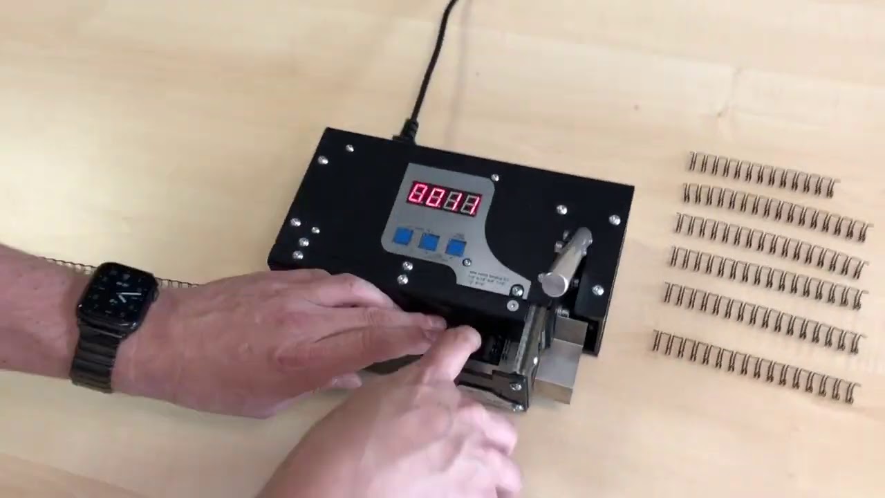 RM WireCutter M - Schneidegerät für Drahtbinderücken