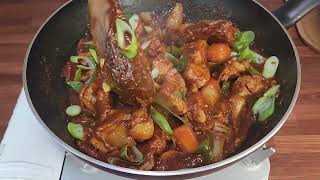 매콤 돼지갈비찜! 입맛 돋게 하는 매콤한 돼지갈비찜으로 맛있는 집밥 만들어 드세요!