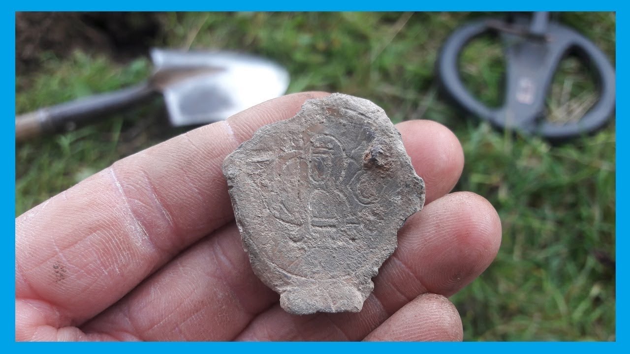 Metal Detecting UK - Beautiful saddlers badge and silver bottle digging sites