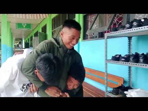 film singkat anekdot dri kelas X-6 kelompok 1||tema pemerintahan dengan judul " ada duit ada kuasa"