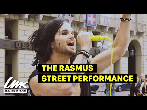THE RASMUS STREET PERFORMANCE IN ITALY // Earns 1,60€ On The Piazzas Of Turin ???