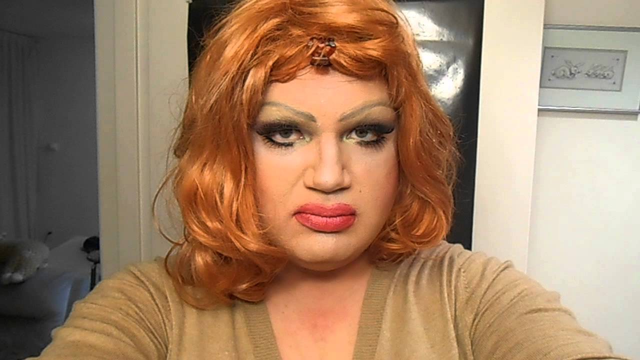 Drag queen cleavage - YouTube