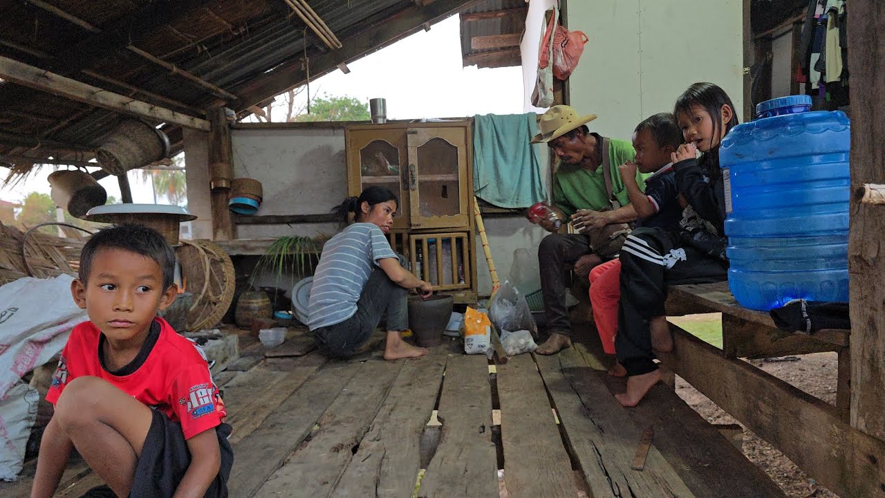 #ตาเงี่ยงโมโหหิวฮ้ายว่าใผกินข้าวปุ้นเบีดยายแปฮ้องนำผัวว่อนๆลูกหลานมากินเต็มเฮือนพึบๆ