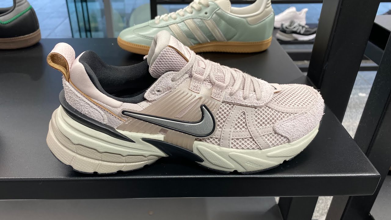 【Nike】V2K Run Platinum Violet Light Bone 22-29 Nike V2K Run (Platinum Violet/Chrome/Light Bone/Black