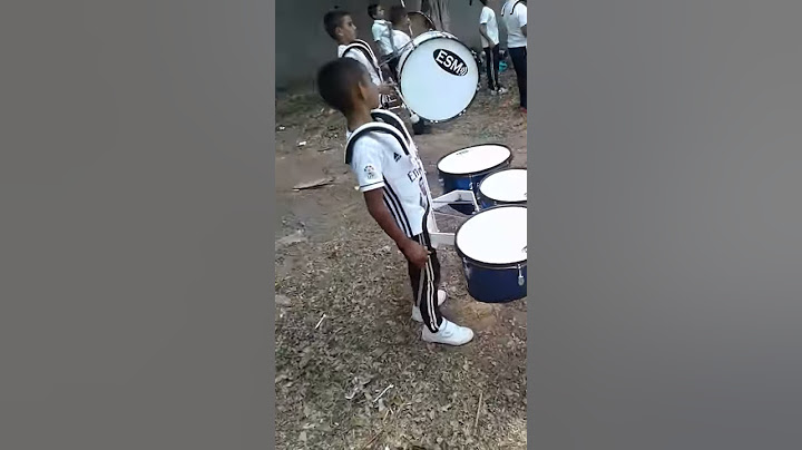 Janpier tocando tarola