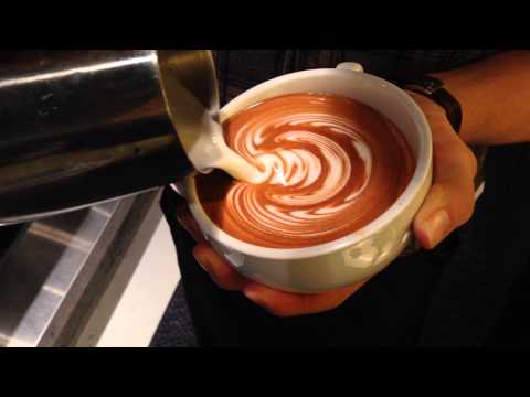 Latte art(Wing Rosetta)by Junichi Yamaguchi