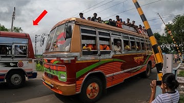 Gateman unable to close the gate & officer car furiously come to the most busy railgate very Risky😳😡