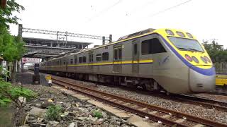 2224次與2173次區間車在大林車站交會
