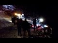 Izvlačili automobil iz provalije pa pukla sajla (VIDEO)