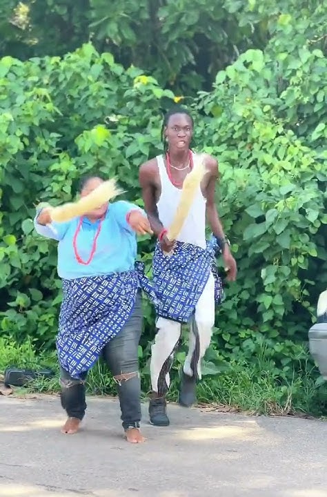 Anambra woman versus Enugu state man dance battle #trending #streetworkout #outdoor #