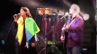 Video voorbeeld van "Libyan singer Dania Ben-Sassi and the Amazigh music legend Idir Paris. September 29, 2013"
