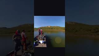 Capturando un #bass  con @juanantonio_fishing en #extremadura #españa #pesca #pescador