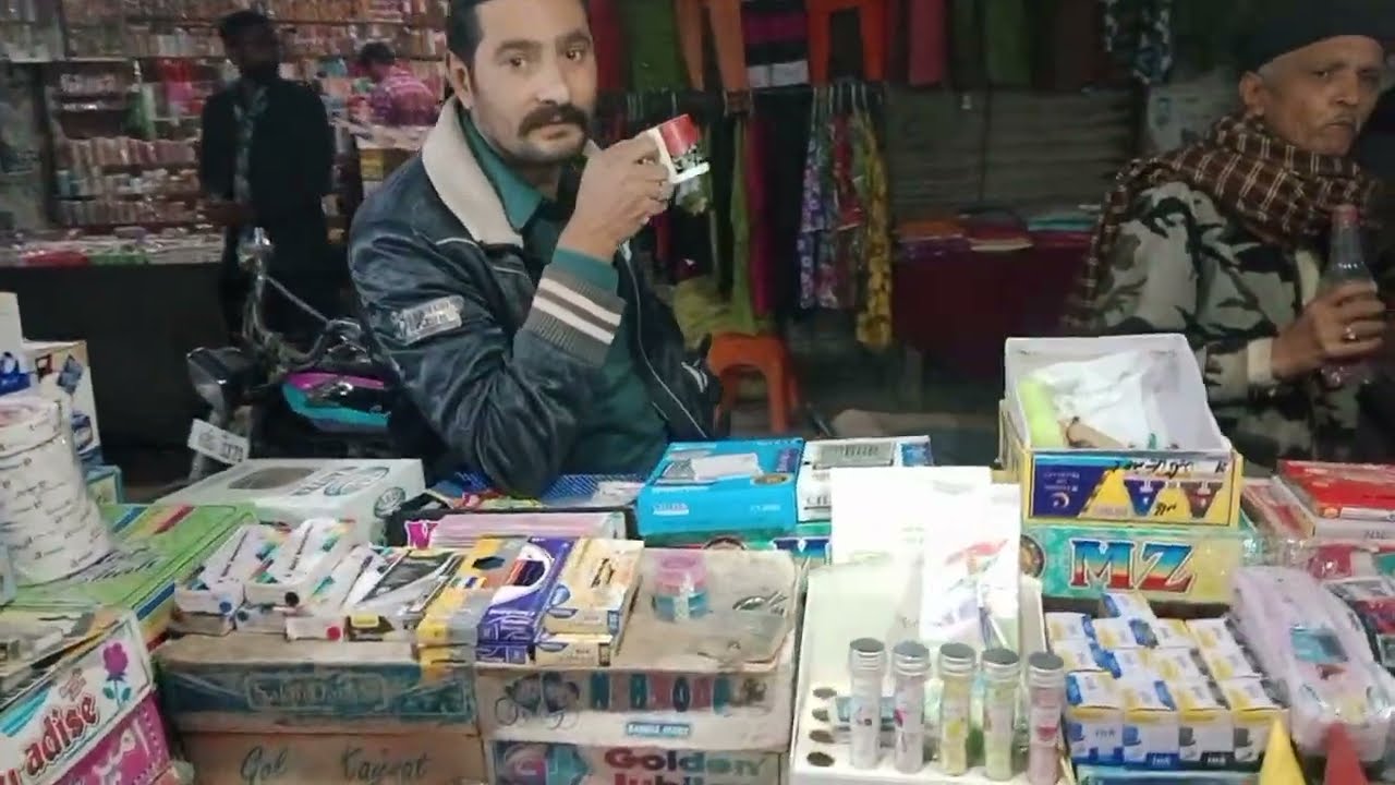 کراچی شہر میں ہر طرح کا زمانہ اپ کو اویلیبل ملے گا کوئی بندہ کسی طرح کی چیز خریدنے والا ہو خالی نہی