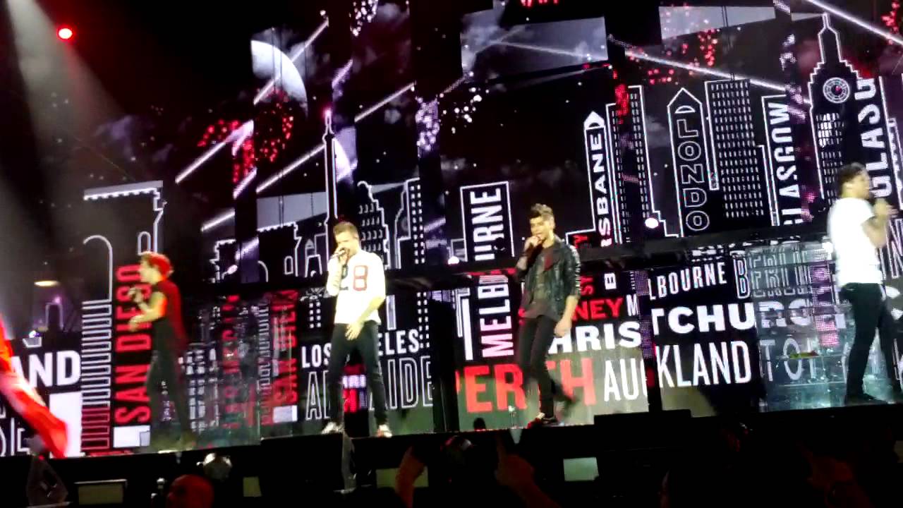 One Direction in Milan-What Makes You Beautiful
