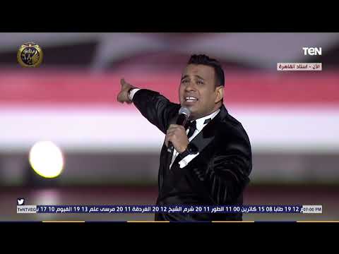 محمود الليثي يشير لصورة الرئيس السيسي ويغني يا كبير البلد يا فخر العرب