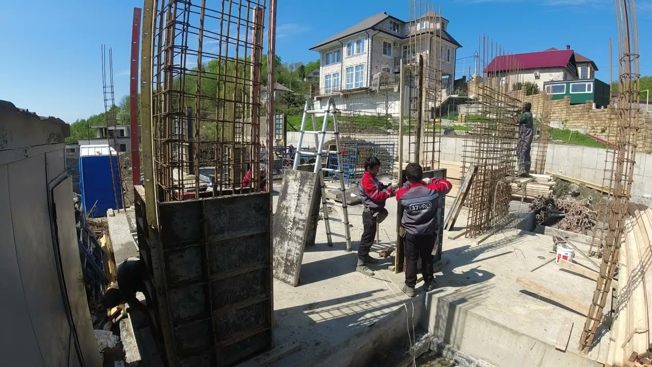 Установка опалубки на угловой пилон - YouTube