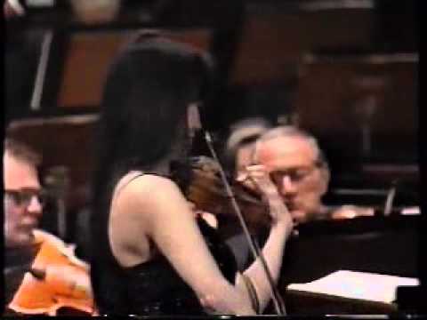 Siow Lee Chin plays Wieniawski's Violin Concerto #2 in D- with the SSO Part 2/2