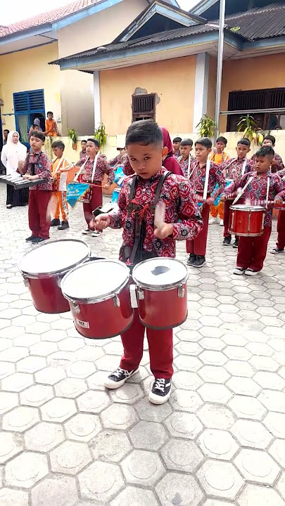 Menggelegar Drumband SDN 94/III Siulak Deras (3)