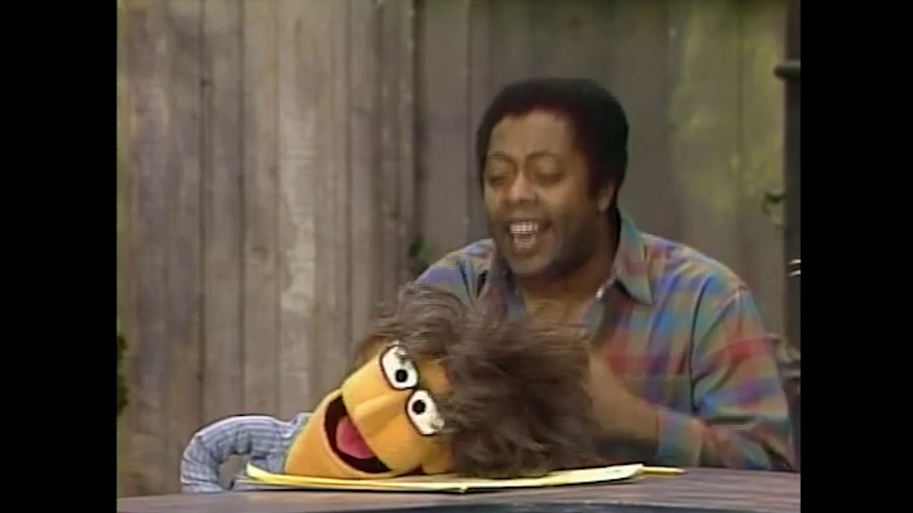 Sesame Street Don Music And Hoots The Owl Write A Song