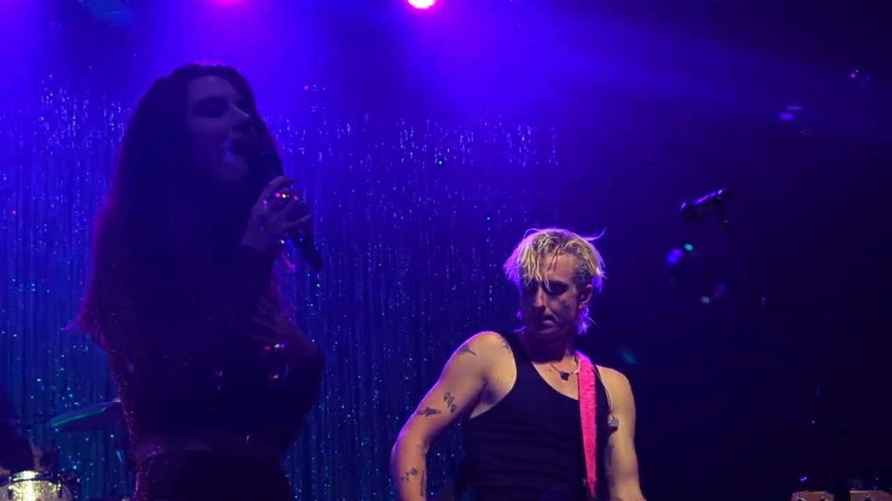 Wolf Alice - Don't Delete The Kisses @ Vic Theater Chicago 09 26 25 