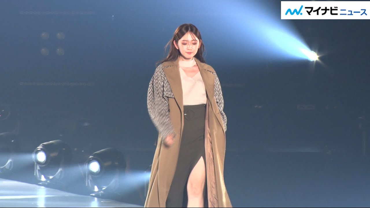 【e.m.】鈴木愛理さん着用♪ゴールド 華奢3連 リング 鈴木愛理、大胆スリットで美脚全開!セクシーかつスタイリッシュ