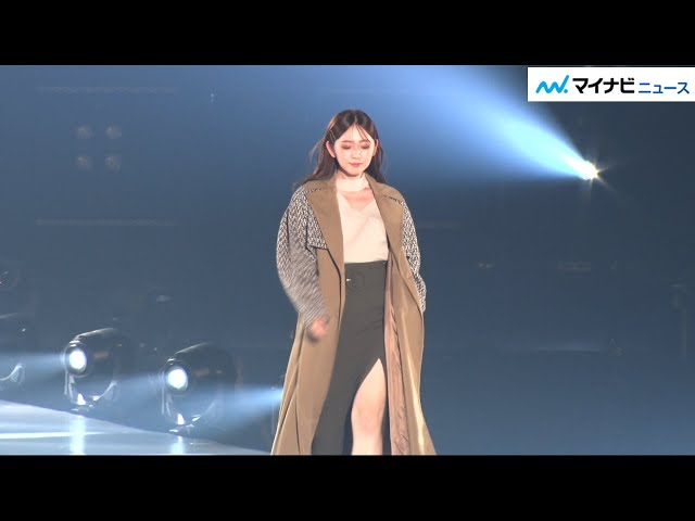 【e.m.】鈴木愛理さん着用♪ゴールド 華奢3連 リング 鈴木愛理、大胆スリットで美脚全開!セクシーかつスタイリッシュ