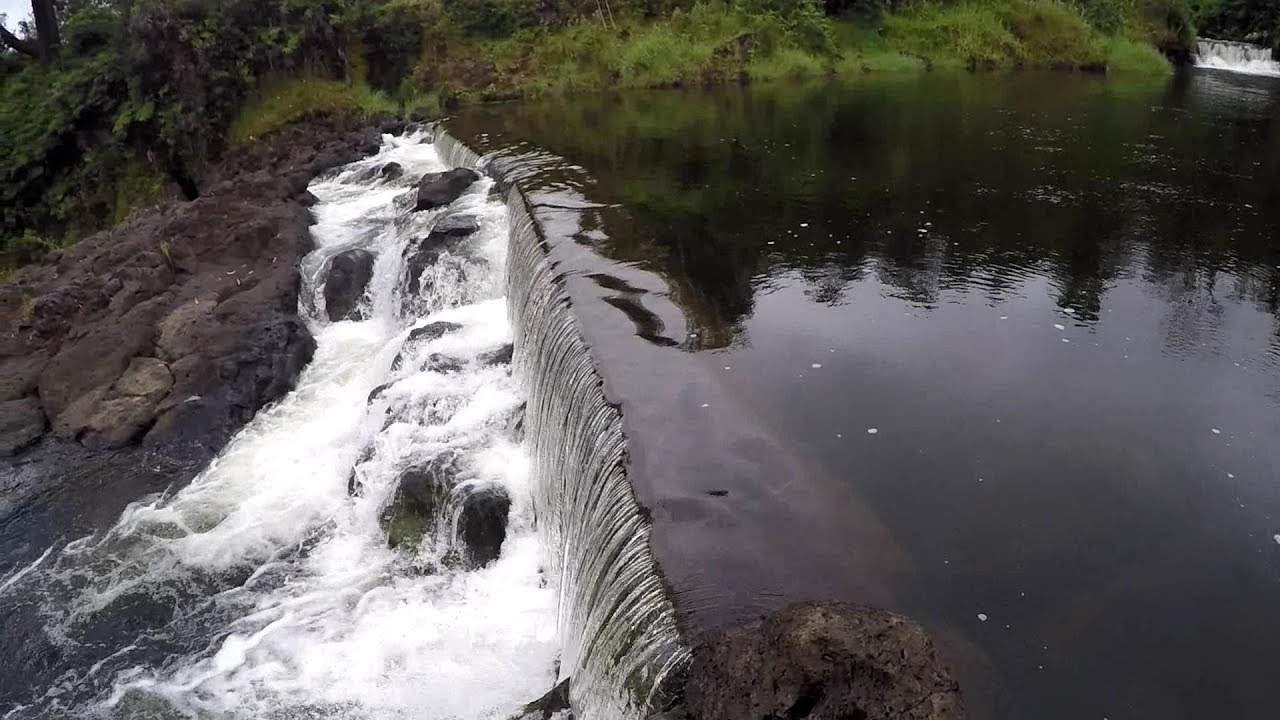 EPIC HIDDEN HAWAII WATERFALL HIKE - YouTube