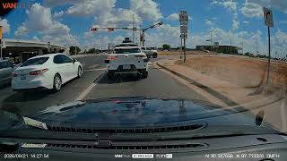 Waymo wont turn right on red despite sign