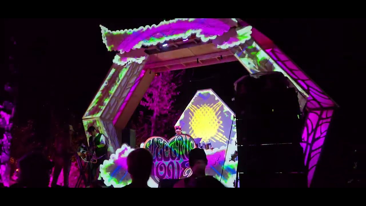 Neon Steve starts his set at Electric Love 2025 - Night 2 - Aug 8, 2025