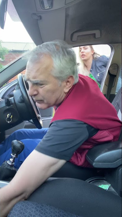 Tata na aparatima (car prank)