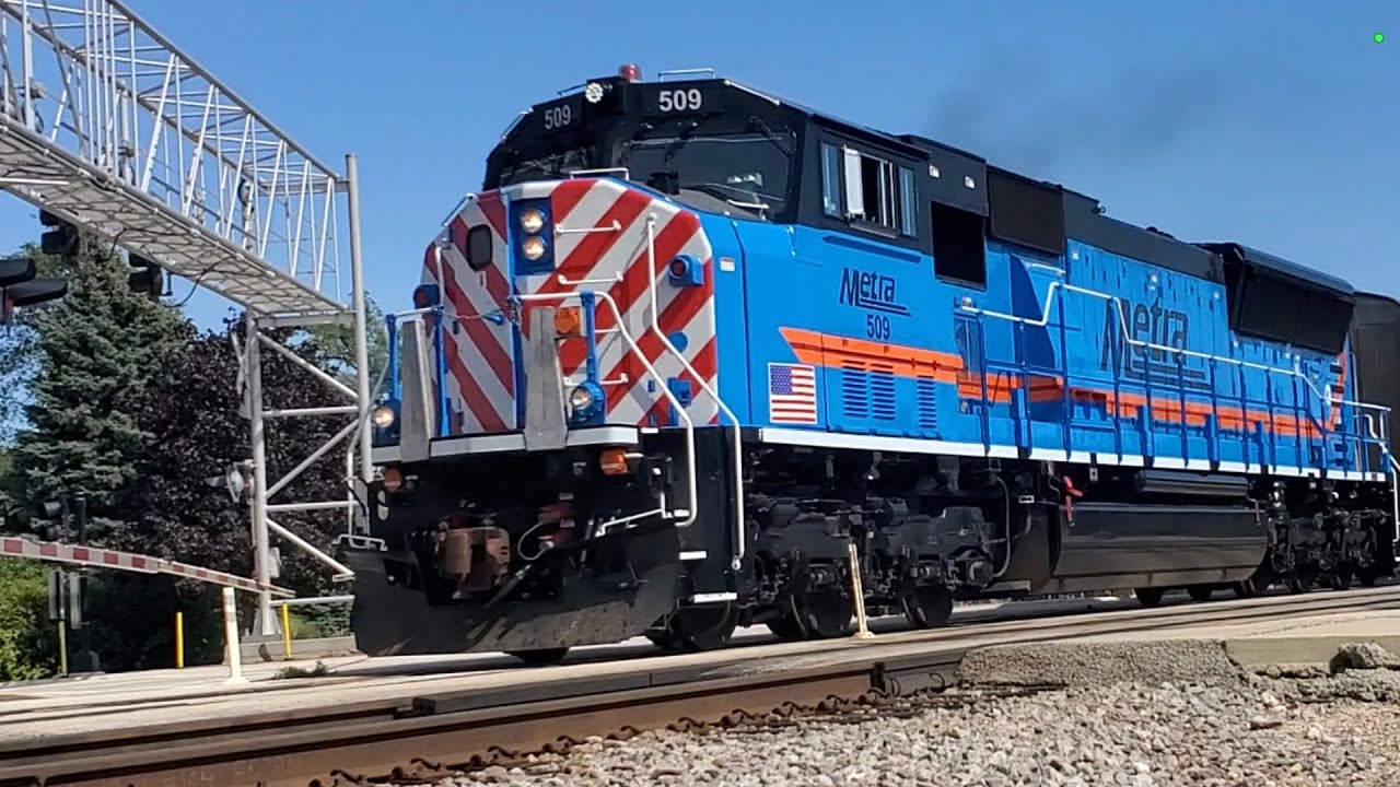 Metra Red Engine Chicago Metra engine 509 Westbound to Elgin IL MD-W September 5th 2024 ...