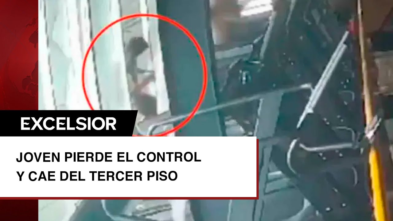 Joven fitness pierde el control en la cinta de correr y cae por la ...