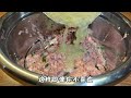 老食堂包子從不泡蔥薑水！搗成泥才是多汁祕訣。