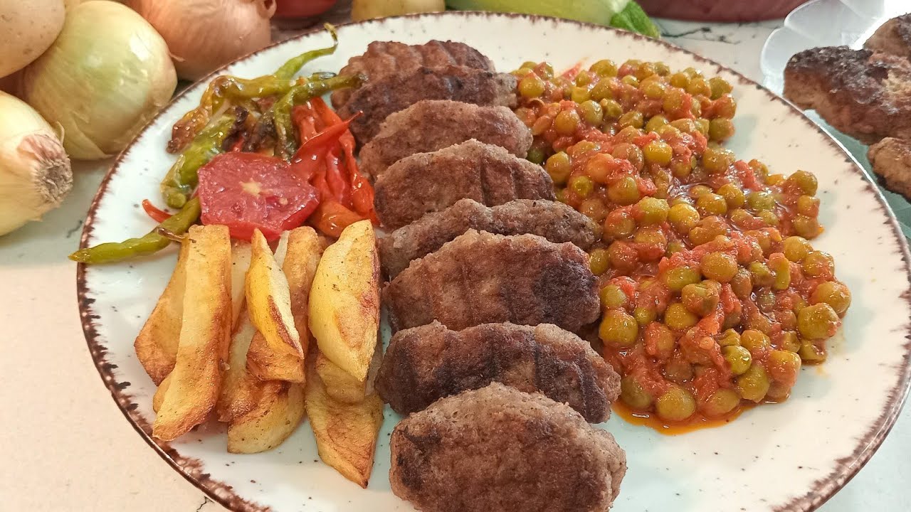 Bu Tarif 50 Yıllık Yanında Eşlik Eden Mezeleri ve Köftesiyle Ağızlara Layık Izgara Köfte Bu Tarif 50 Yıllık Yanında Eşlik Eden Mezeleri ve Köftesiyle Ağızlara Layık Izgara Köfte