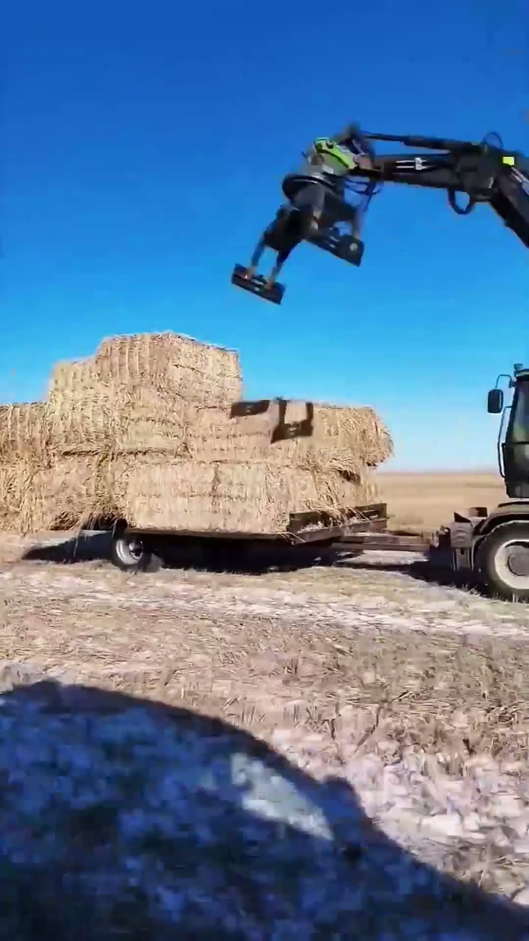 Car grab grass hiding process- Good tools and machinery make work easy
